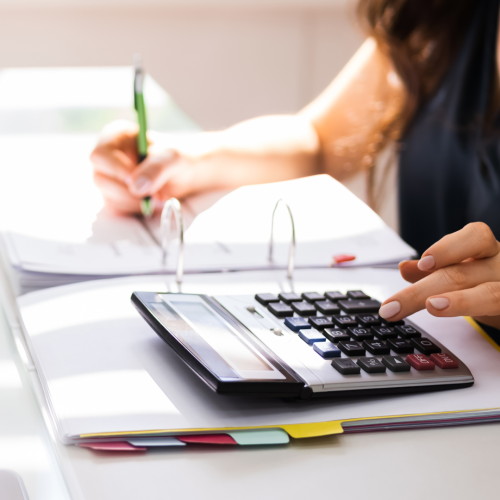 DIY Accounting vs Hiring an Accountant